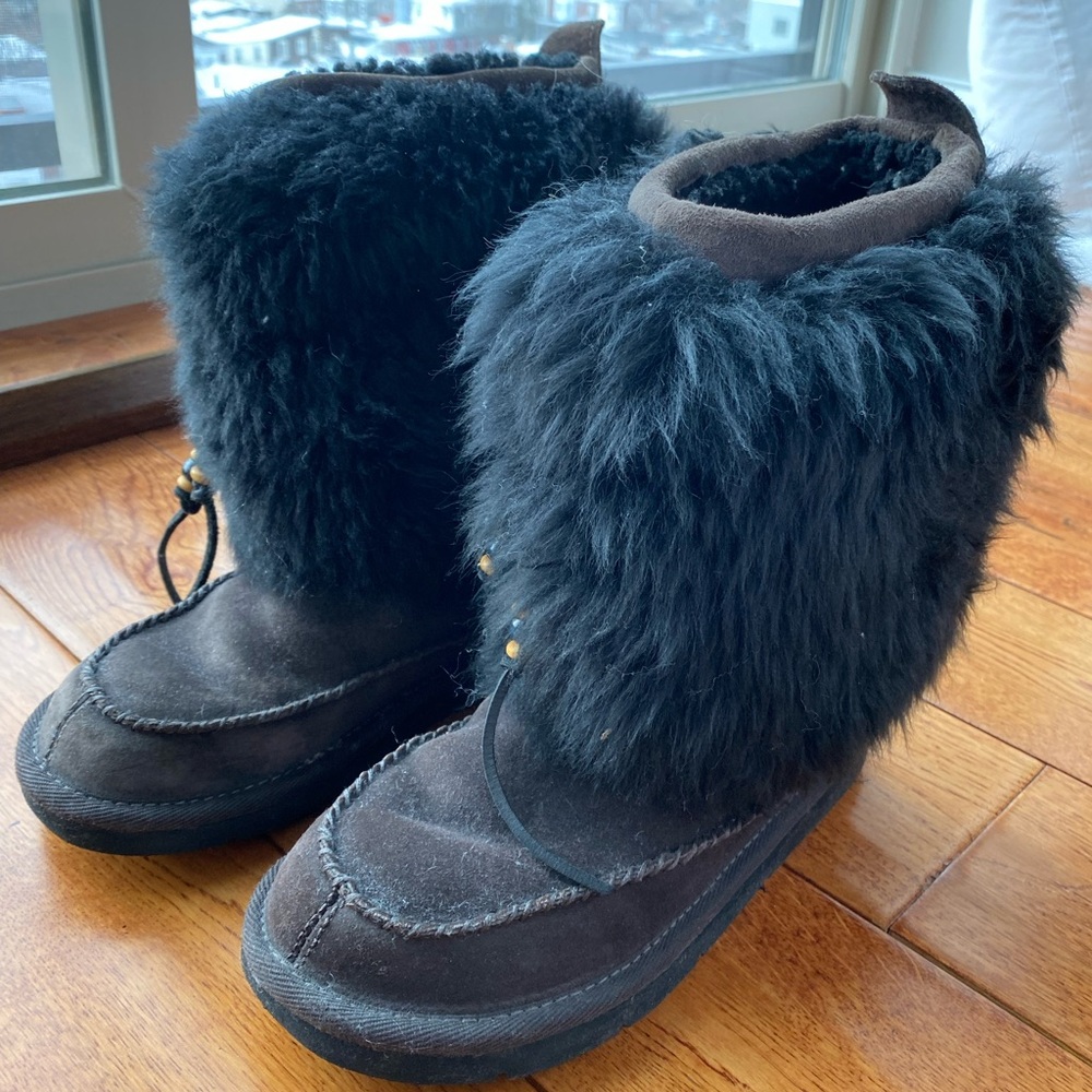UGGs Rainier 5189 Le Suede Shearling Beaded Boots